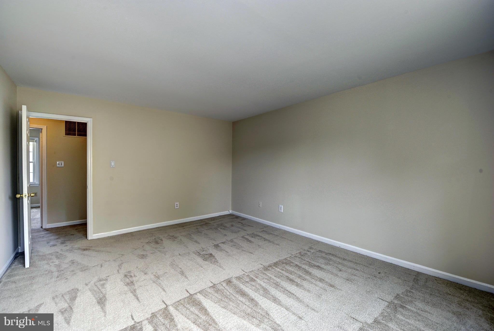 4320 Cub Run Road Chantilly, VA 20151 - Photo 26 of 30 an empty room with a bench