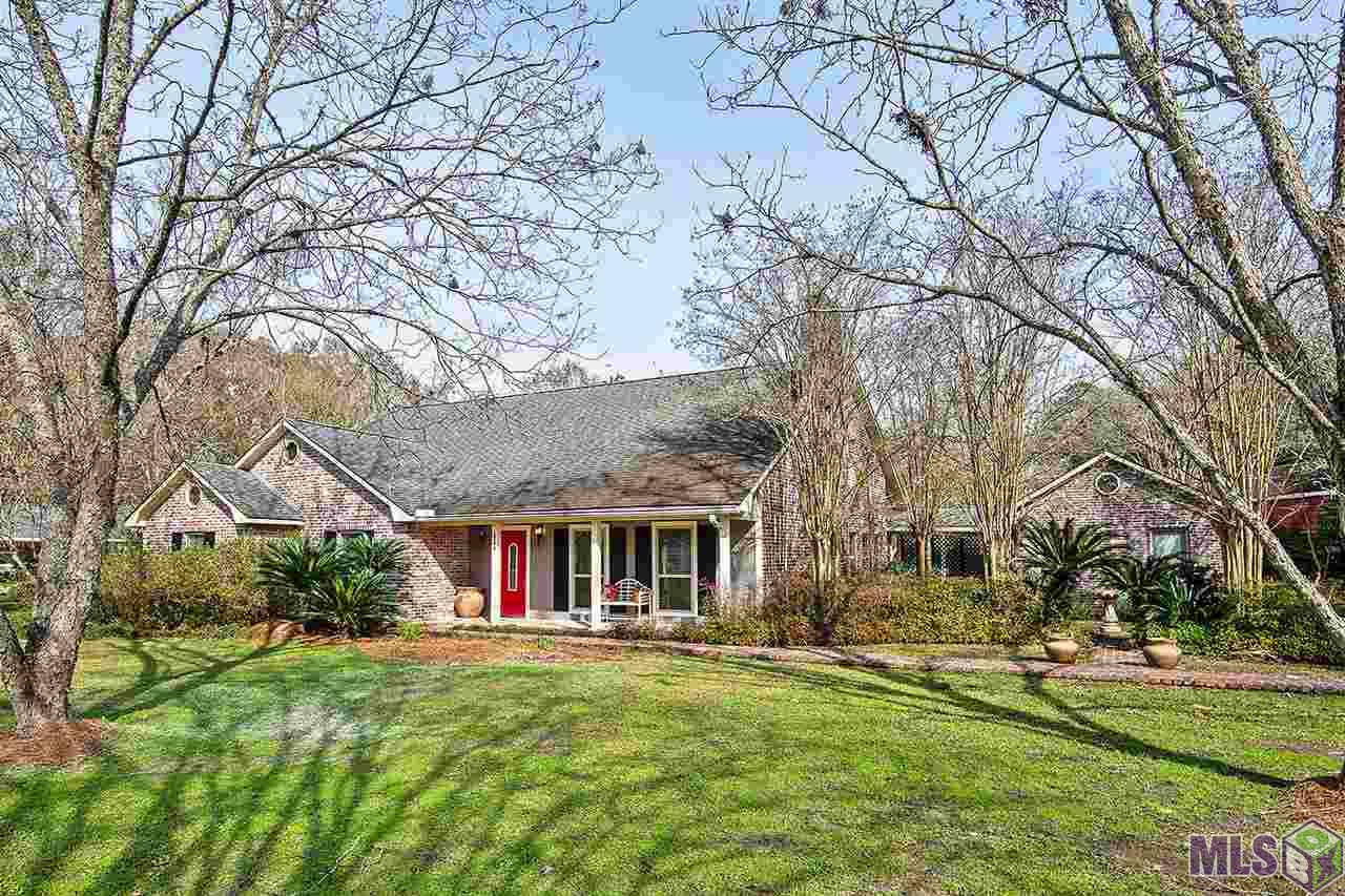 18596 Belle Alliance Road Prairieville, LA 70769 - Photo 2 of 15 Courtyard in front of home