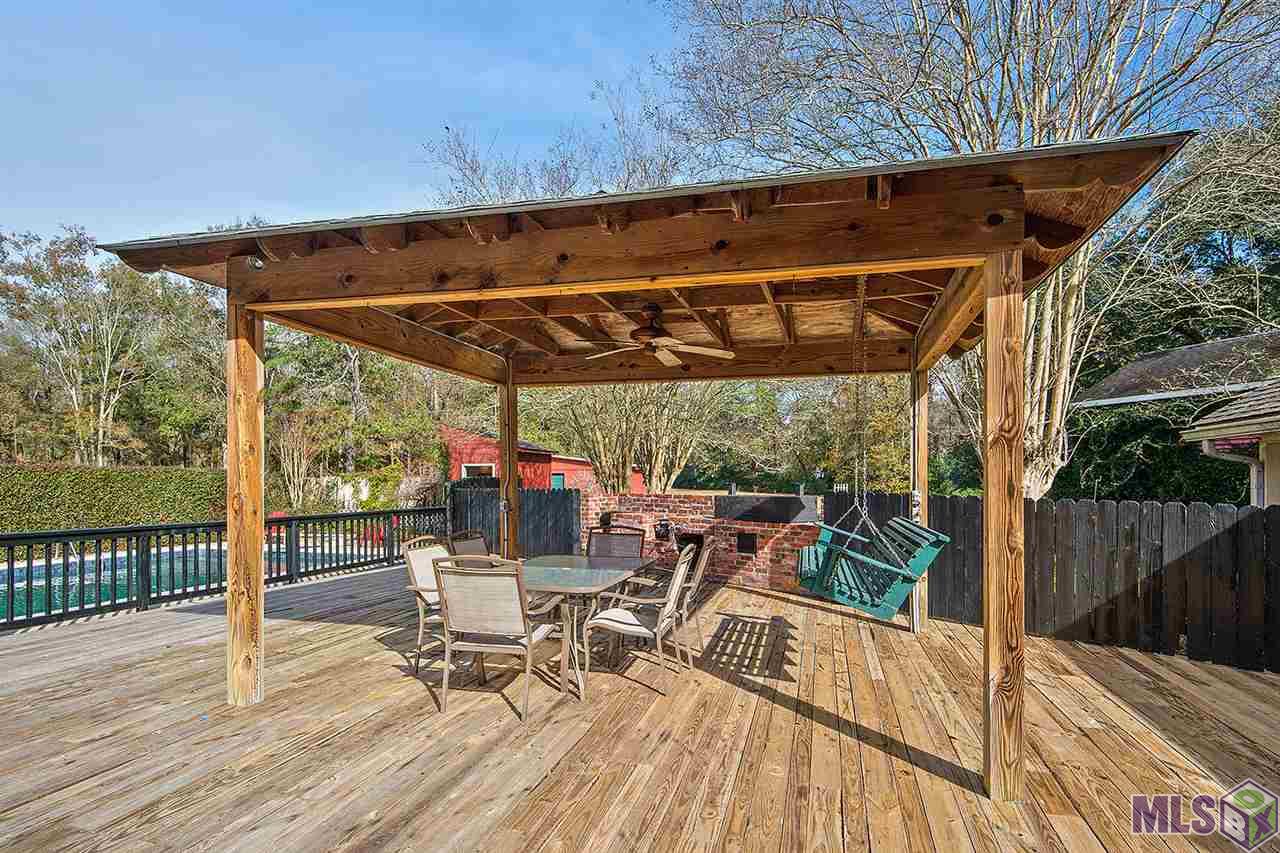18596 Belle Alliance Road Prairieville, LA 70769 - Photo 5 of 15 Outdoor kitchen and gazebo
