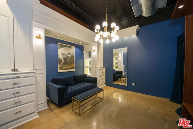 a view of an outdoor space