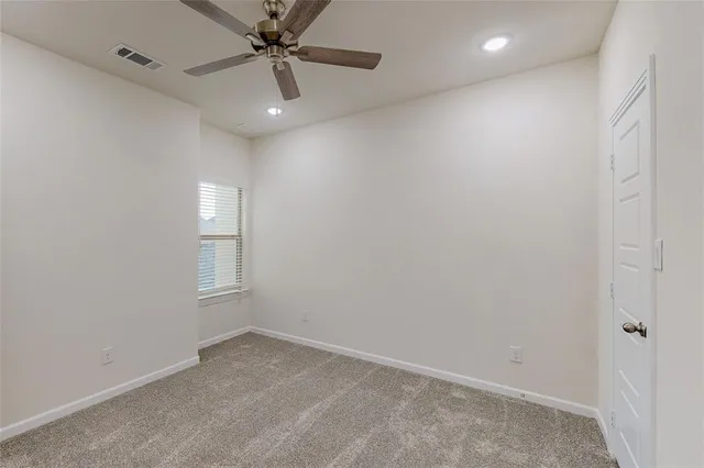 $2,550 | 16082 Doe Lk Drive, Frisco, TX 75033