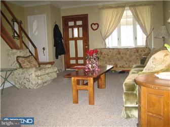 309 Righter Street Philadelphia, PA 19128 - Photo 7 of 11 Living Room