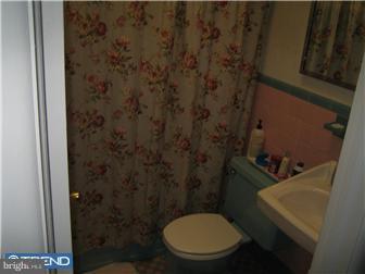 309 Righter Street Philadelphia, PA 19128 - Photo 10 of 11 Bathroom