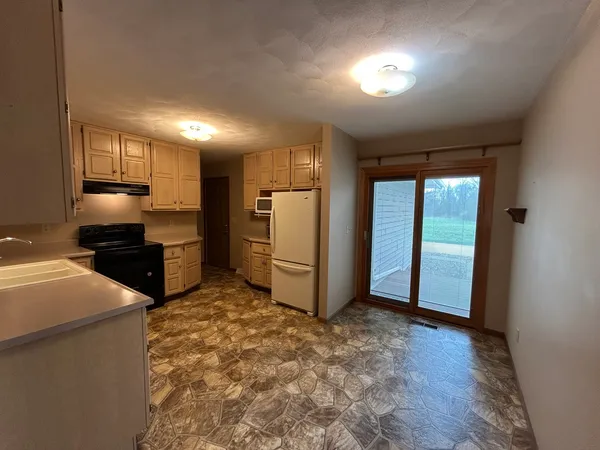 $189,000 | 1233 47th Ave Court, Unit 16, East Moline, IL 61244