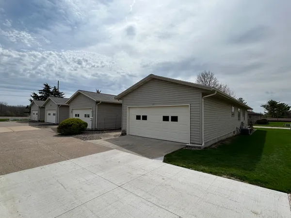 $189,000 | 1233 47th Ave Court, Unit 16, East Moline, IL 61244