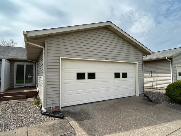 $189,000 | 1233 47th Ave Court, Unit 16, East Moline, IL 61244