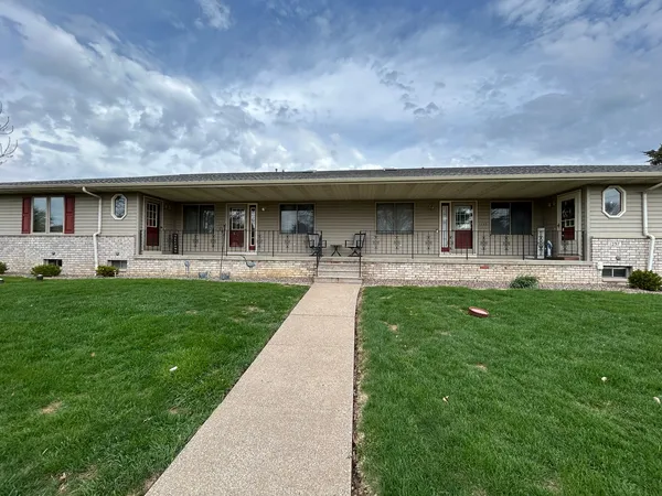 $189,000 | 1233 47th Ave Court, Unit 16, East Moline, IL 61244