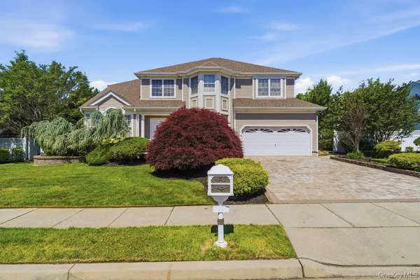 $1,425,000 | 15 Boxwood Lane, Farmingdale, NY 11735