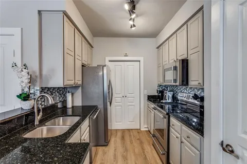 $460,000 | 3320 Camp Bowie Boulevard, Unit 1201, Fort Worth, TX 76107