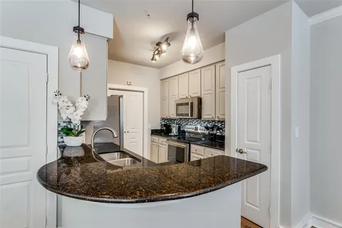 $460,000 | 3320 Camp Bowie Boulevard, Unit 1201, Fort Worth, TX 76107