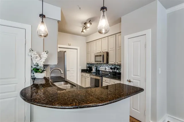 $460,000 | 3320 Camp Bowie Boulevard, Unit 1201, Fort Worth, TX 76107