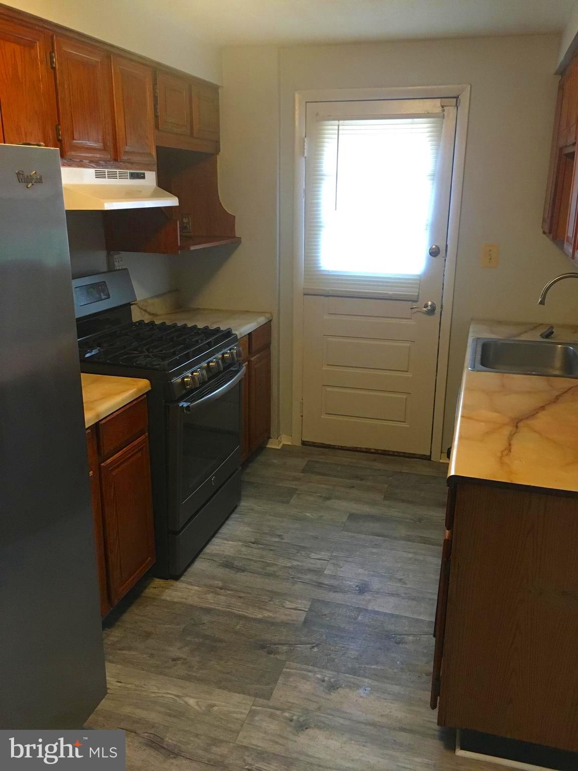 5212 Saybrook Road Baltimore, MD 21206 - Photo 15 of 23 Kitchen and Back Door