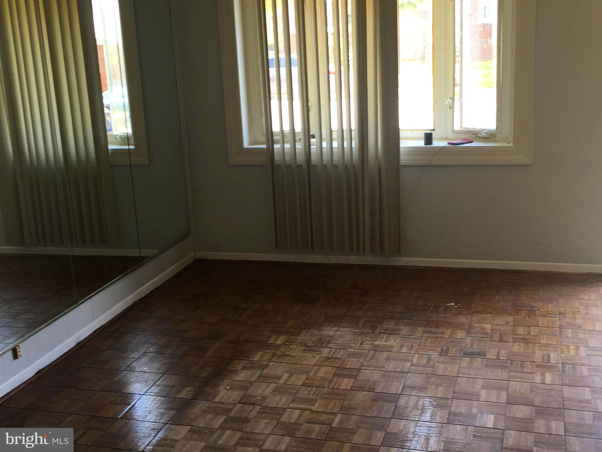 5212 Saybrook Road Baltimore, MD 21206 - Photo 6 of 23 Living room