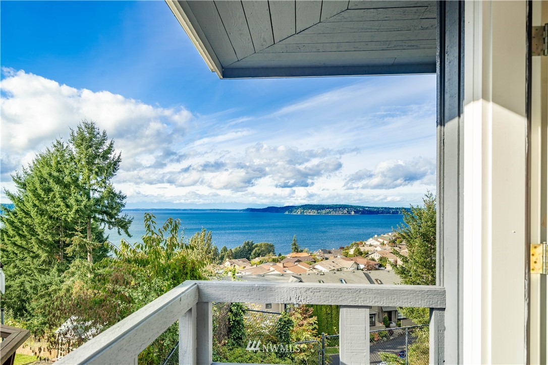 2604 Madrona Point Lane Steilacoom, WA 98388 - Photo 13 of 25