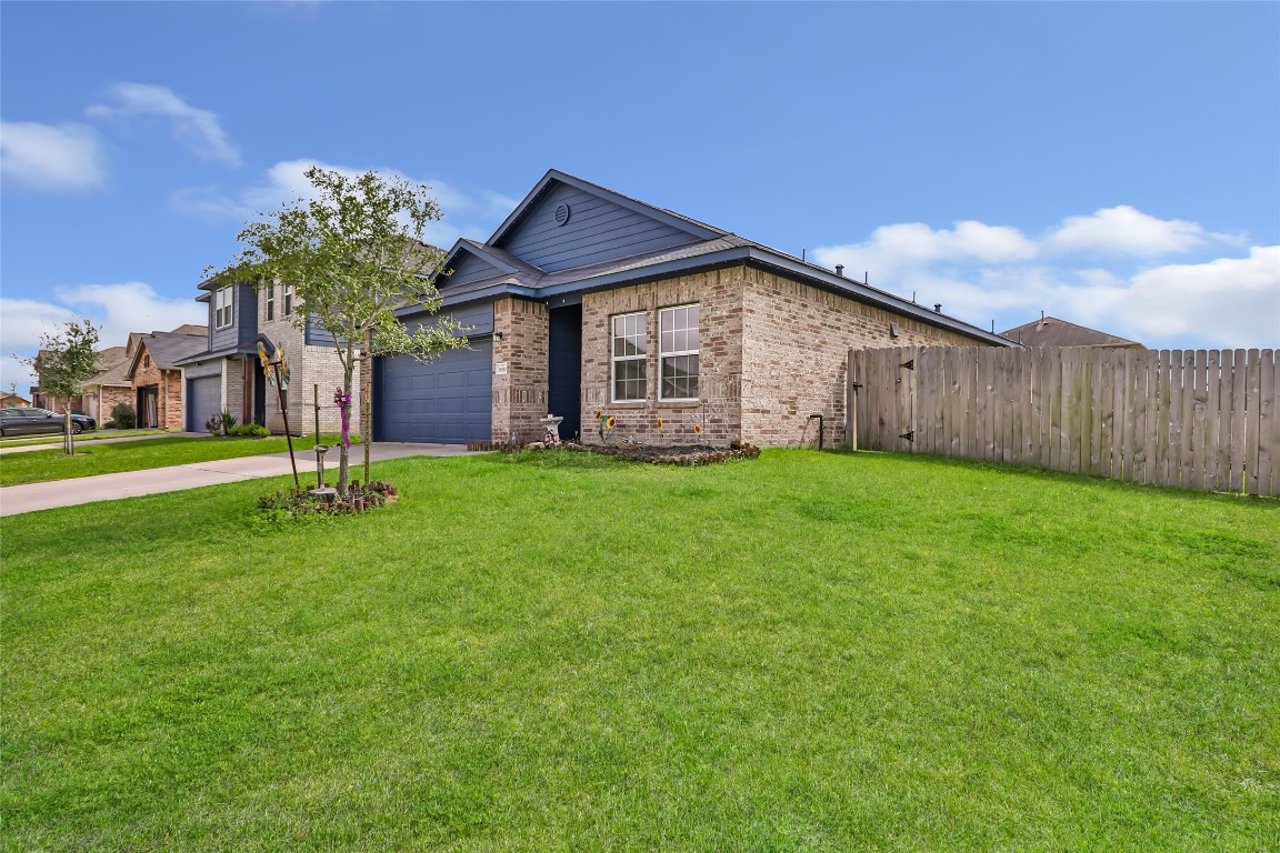 9910 Pine Forest Baytown, TX 77521 - Photo 2 of 26 a big house with palm trees in the background