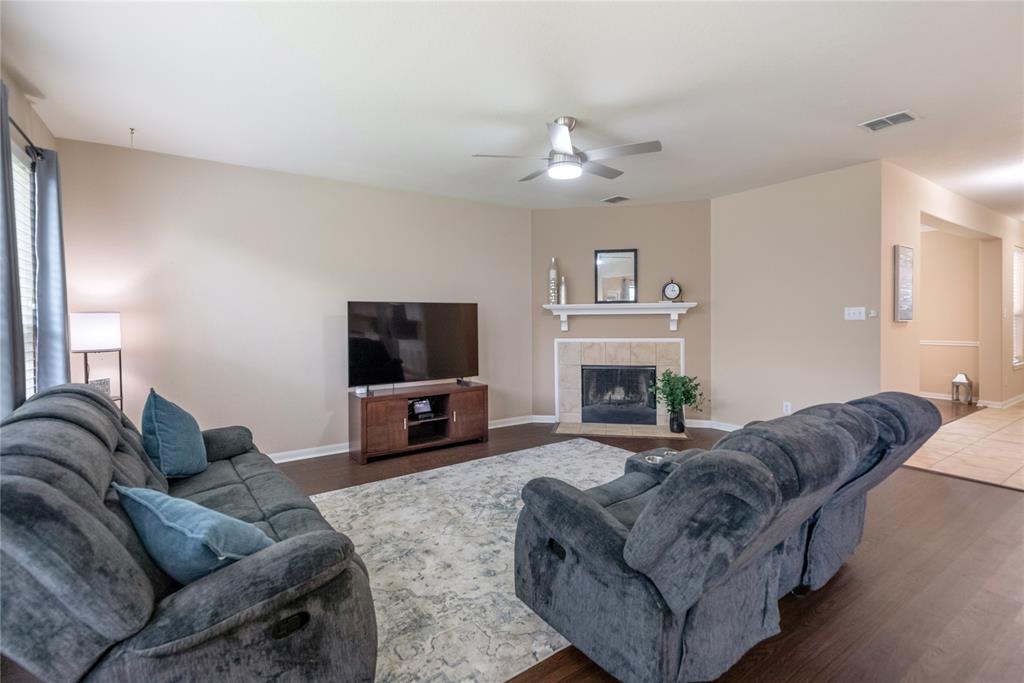 12208 Vienna Apple Road Fort Worth, TX 76244 - Photo 3 of 40