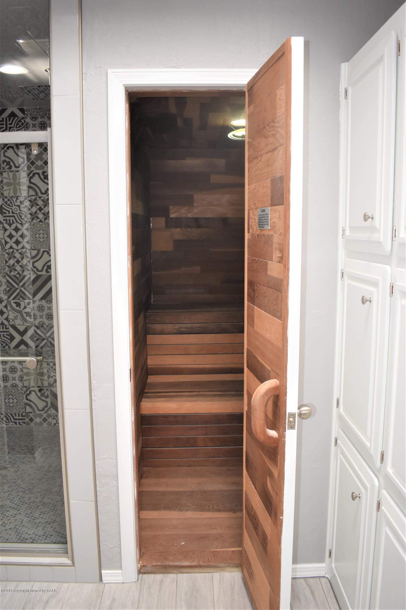 7516 Tripp Avenue Amarillo, TX 79121 - Photo 23 of 33 a view of entryway with shower