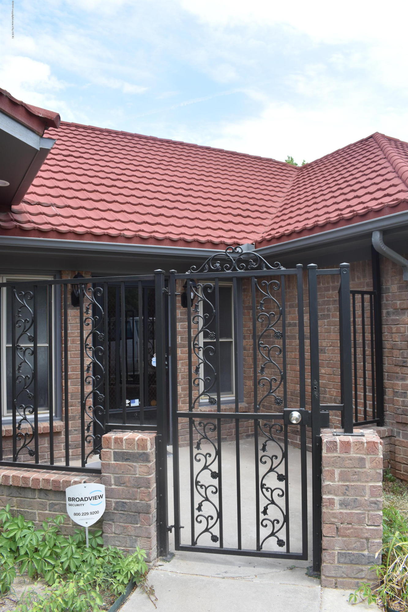 7516 Tripp Avenue Amarillo, TX 79121 - Photo 4 of 33 a front view of a house with sitting area