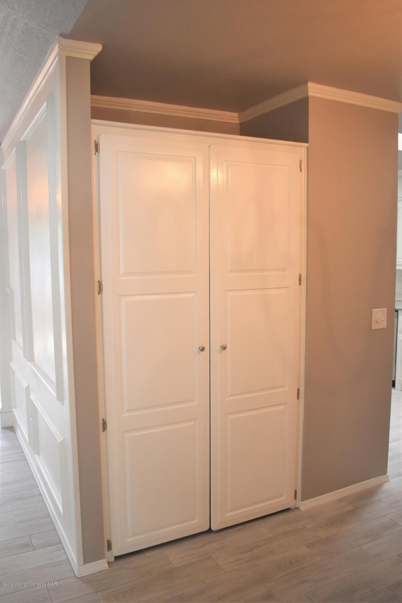 7516 Tripp Avenue Amarillo, TX 79121 - Photo 7 of 33 a view of walk in closet with window
