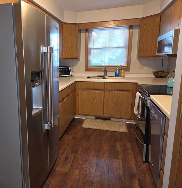 424 Van Buren Road Howards Grove, WI 53083 - Photo 5 of 28 Kitchen(1)