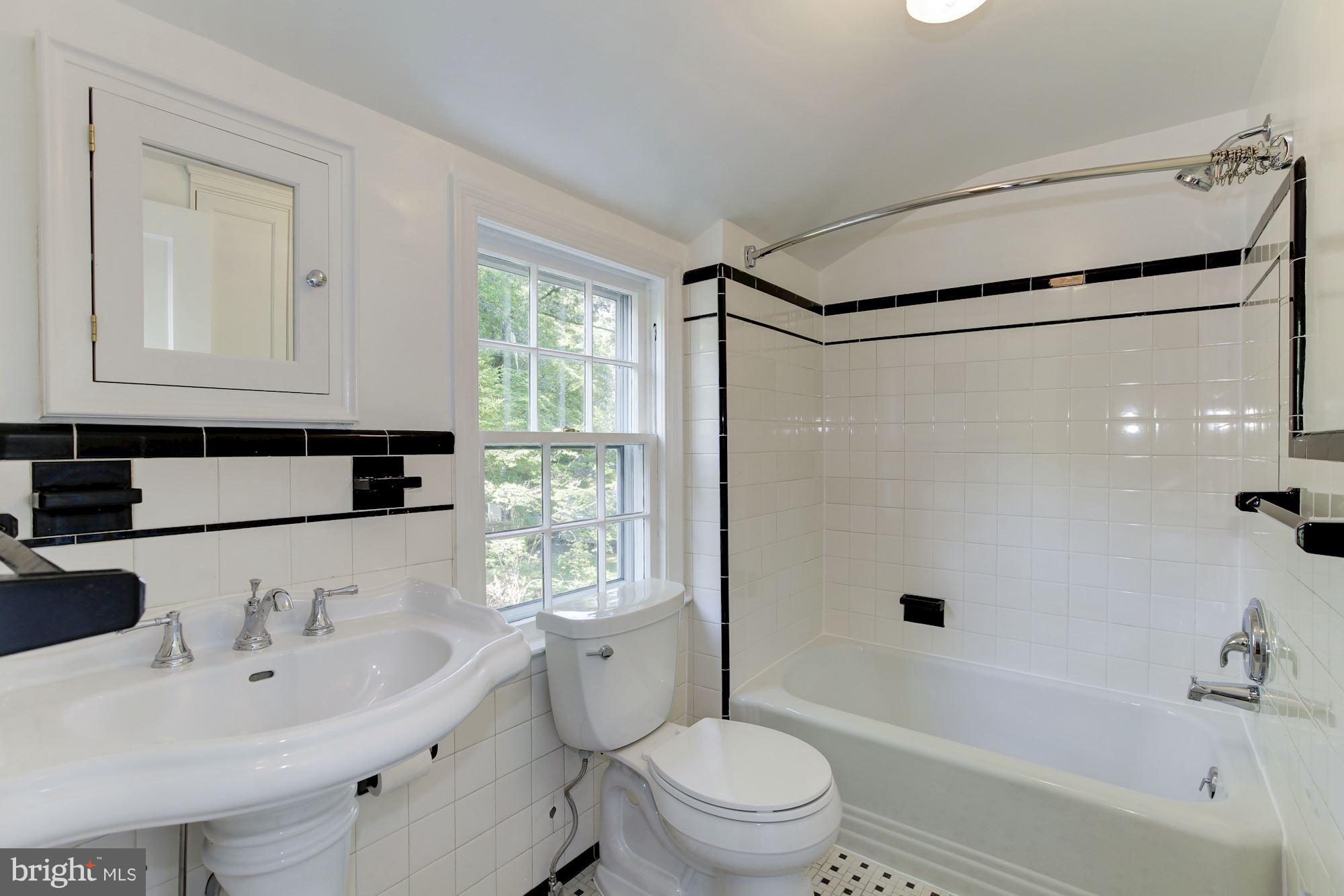 9914 Woodburn Road Silver Spring, MD 20901 - Photo 17 of 28 Bath