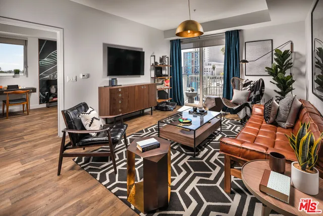 $1,961 | 555 North Spring Street, Unit B430, Los Angeles, CA 90012