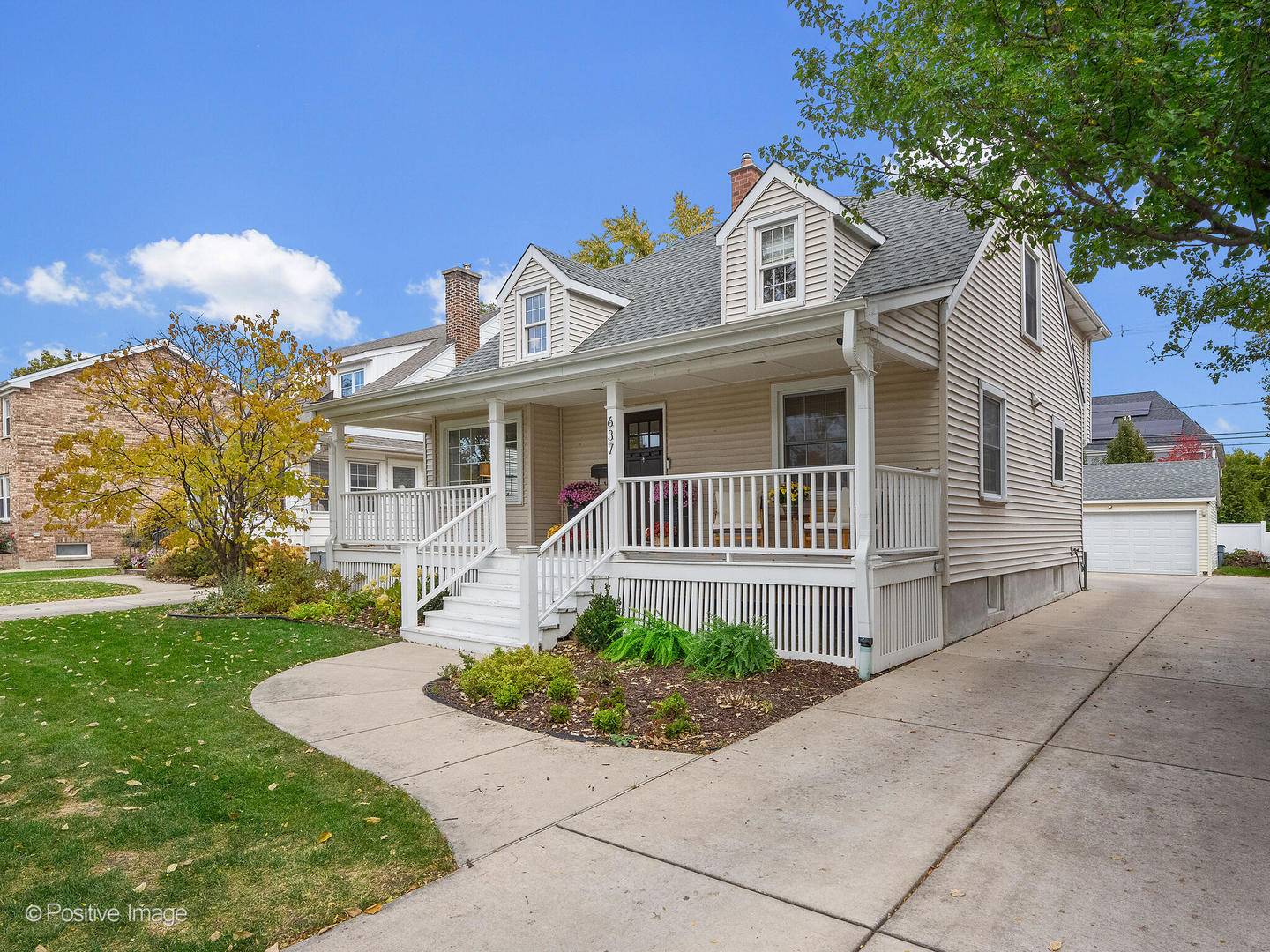 637 South Prospect Avenue Elmhurst, IL 60126 - Photo 2 of 37 front view of a house with a yard