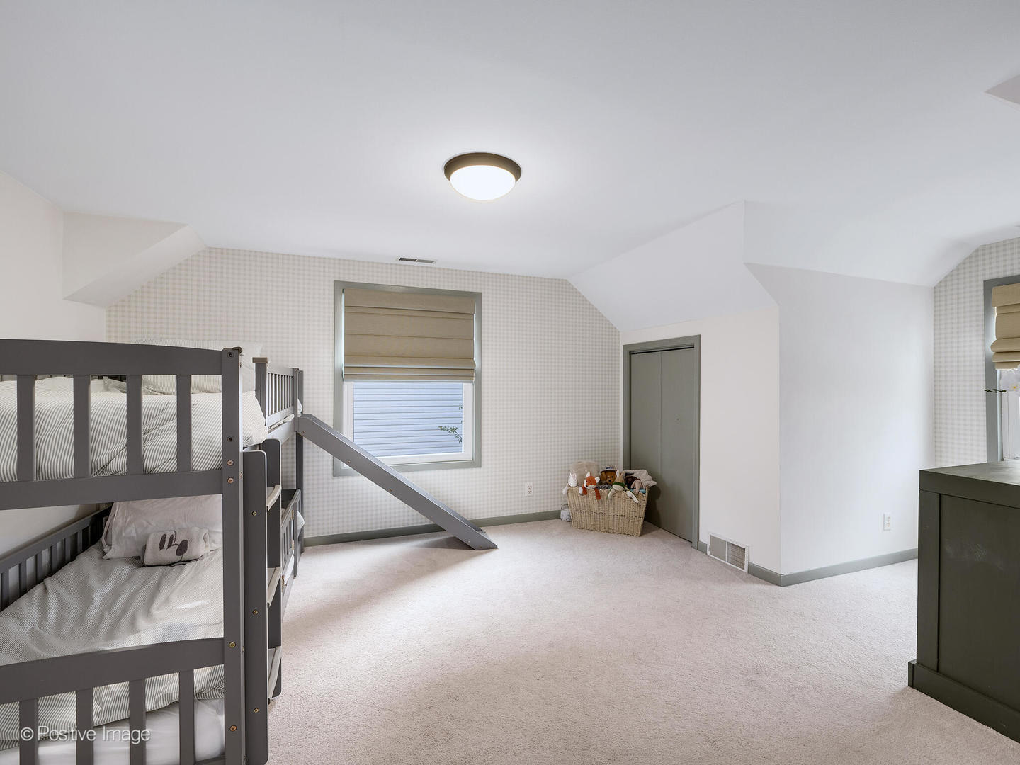 637 South Prospect Avenue Elmhurst, IL 60126 - Photo 24 of 37 a view of an empty room and wooden floor