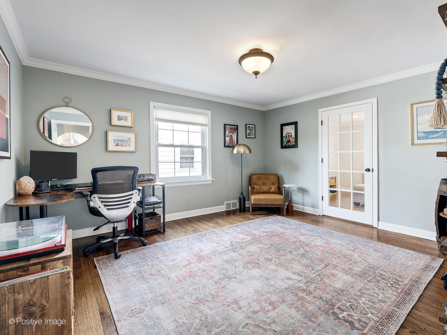 637 South Prospect Avenue Elmhurst, IL 60126 - Photo 25 of 37 a living room with furniture and a window