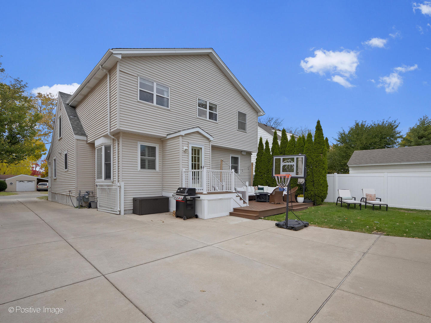 637 South Prospect Avenue Elmhurst, IL 60126 - Photo 34 of 37 a view of a house with a backyard