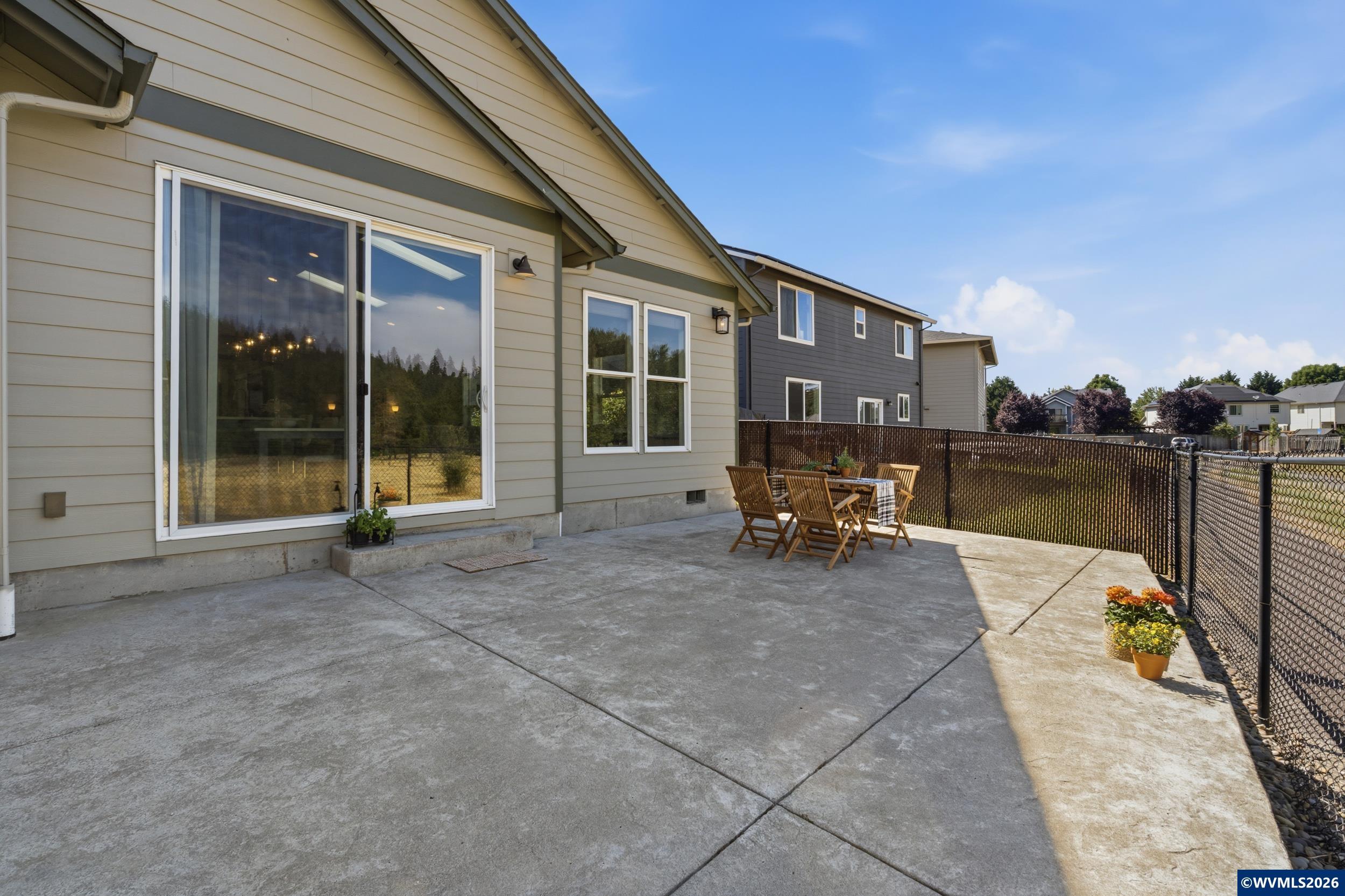 2301 Robbins Way Lebanon, OR 97355 - Photo 37 of 46