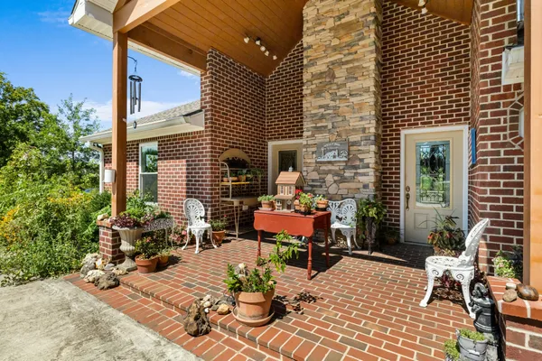$889,000 | 1556 Chestnut Grove Road, Morrison, TN 37357