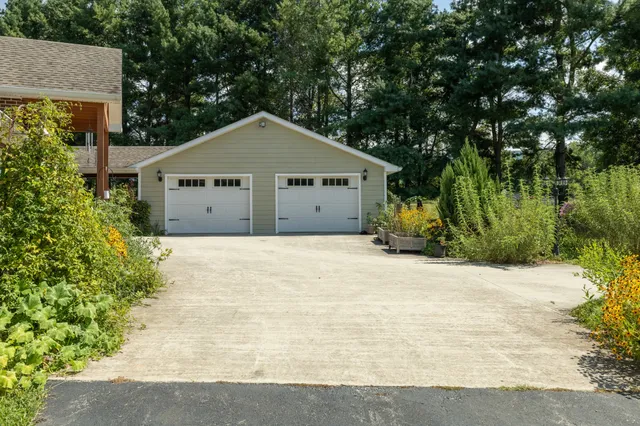 $889,000 | 1556 Chestnut Grove Road, Morrison, TN 37357