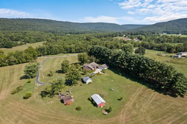 $889,000 | 1556 Chestnut Grove Road, Morrison, TN 37357