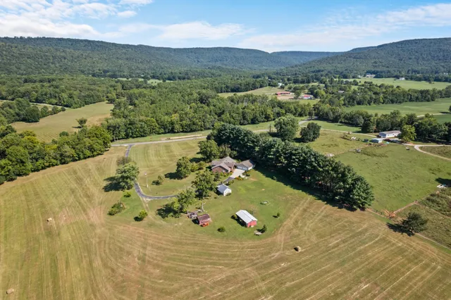 $889,000 | 1556 Chestnut Grove Road, Morrison, TN 37357