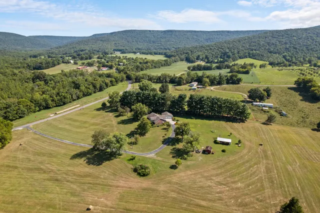 $889,000 | 1556 Chestnut Grove Road, Morrison, TN 37357