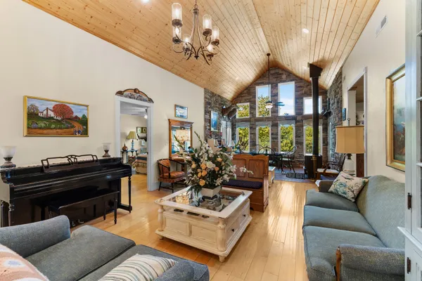 $889,000 | 1556 Chestnut Grove Road, Morrison, TN 37357