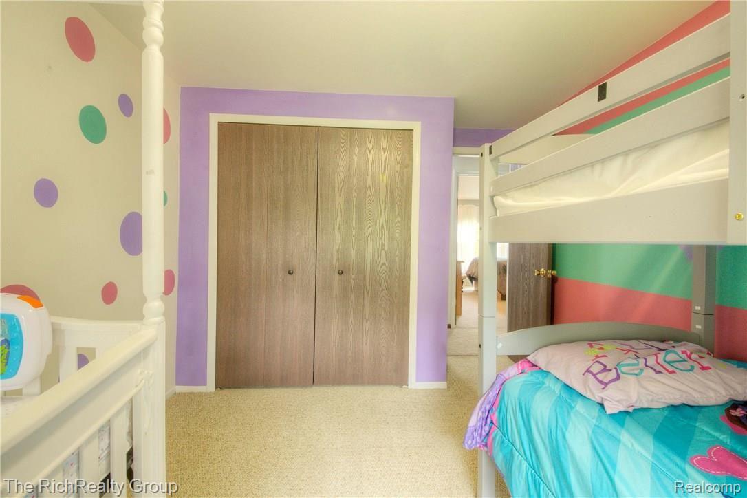 46513 Maidstone Road Canton, MI 48187 - Photo 49 of 56 51_fb.jpg