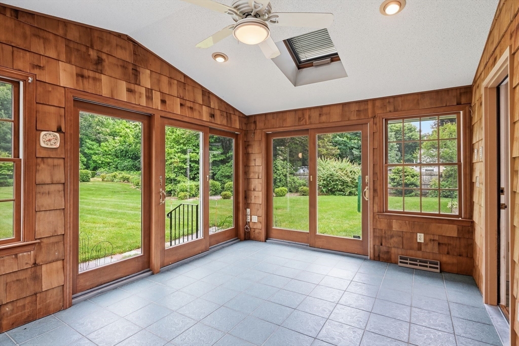 47 Fenway Drive Springfield, MA 01119 - Photo 19 of 42