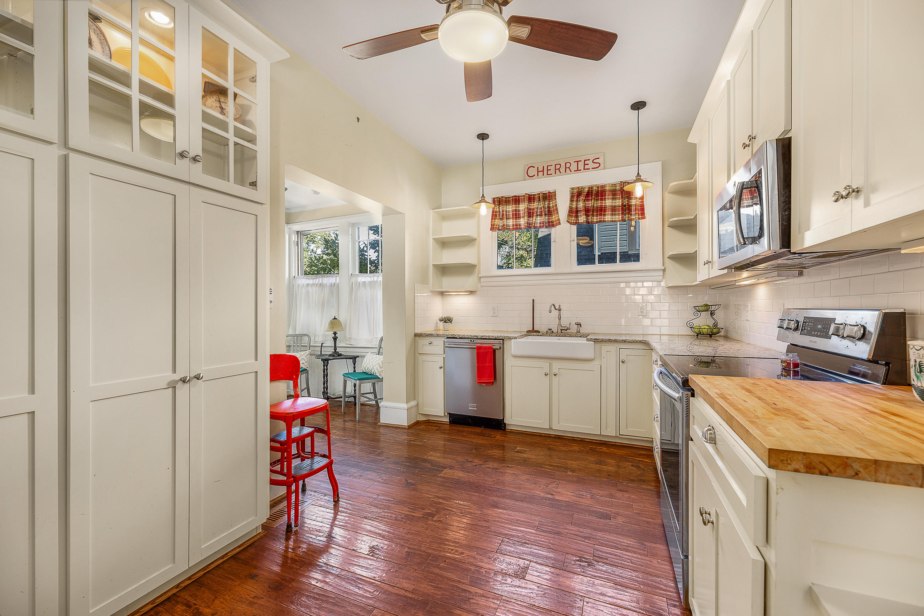 2019 Carter Road Southwest Roanoke, VA 24015 - Photo 14 of 31 Newly Updated Kitchen