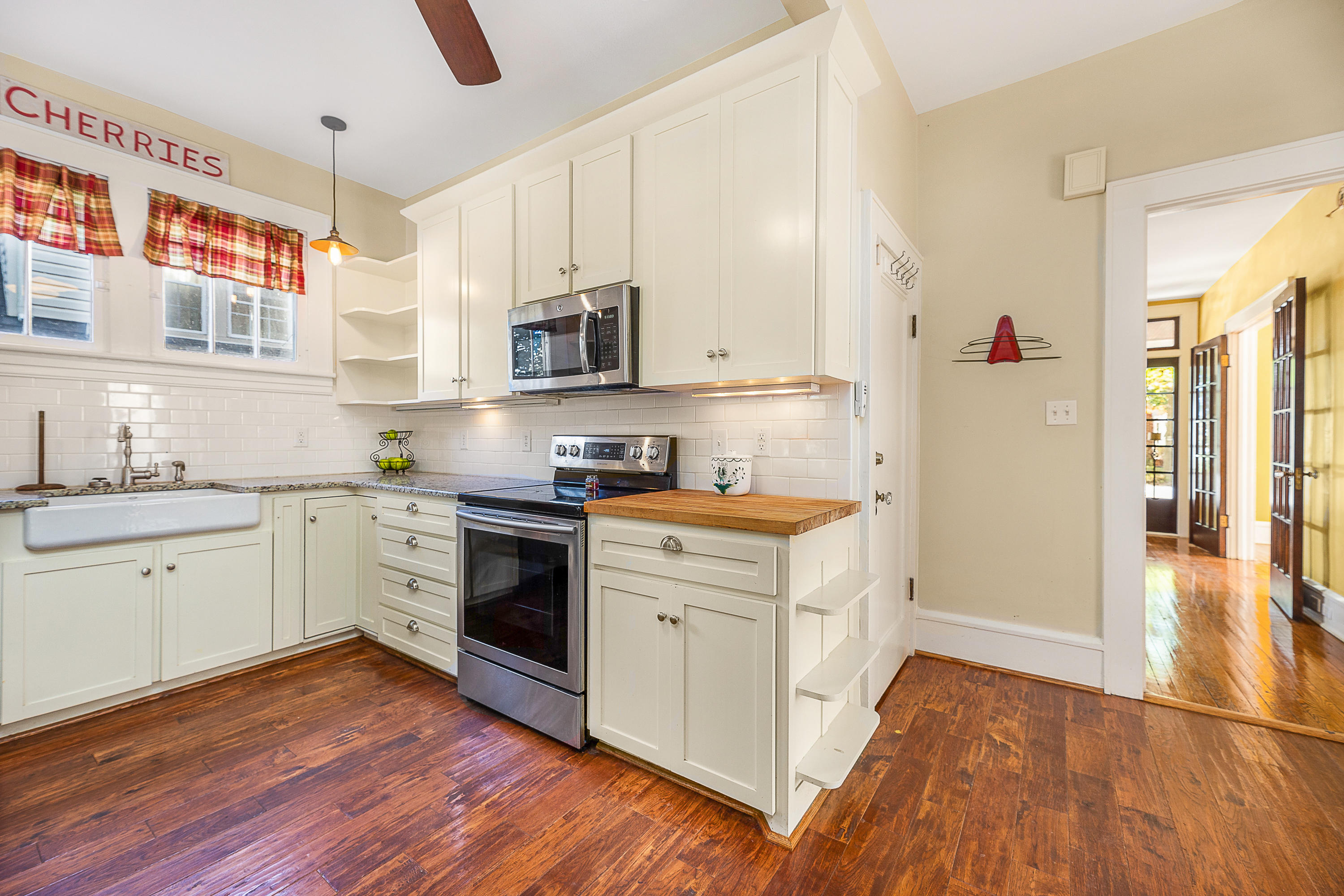 2019 Carter Road Southwest Roanoke, VA 24015 - Photo 15 of 31 Granite Counter Tops & Tile Flooring