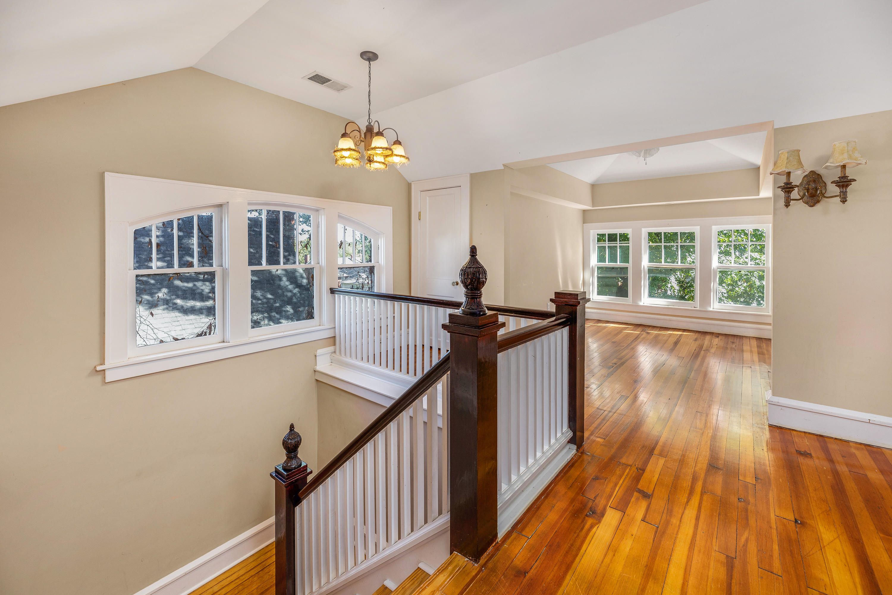 2019 Carter Road Southwest Roanoke, VA 24015 - Photo 27 of 31 Master Suite