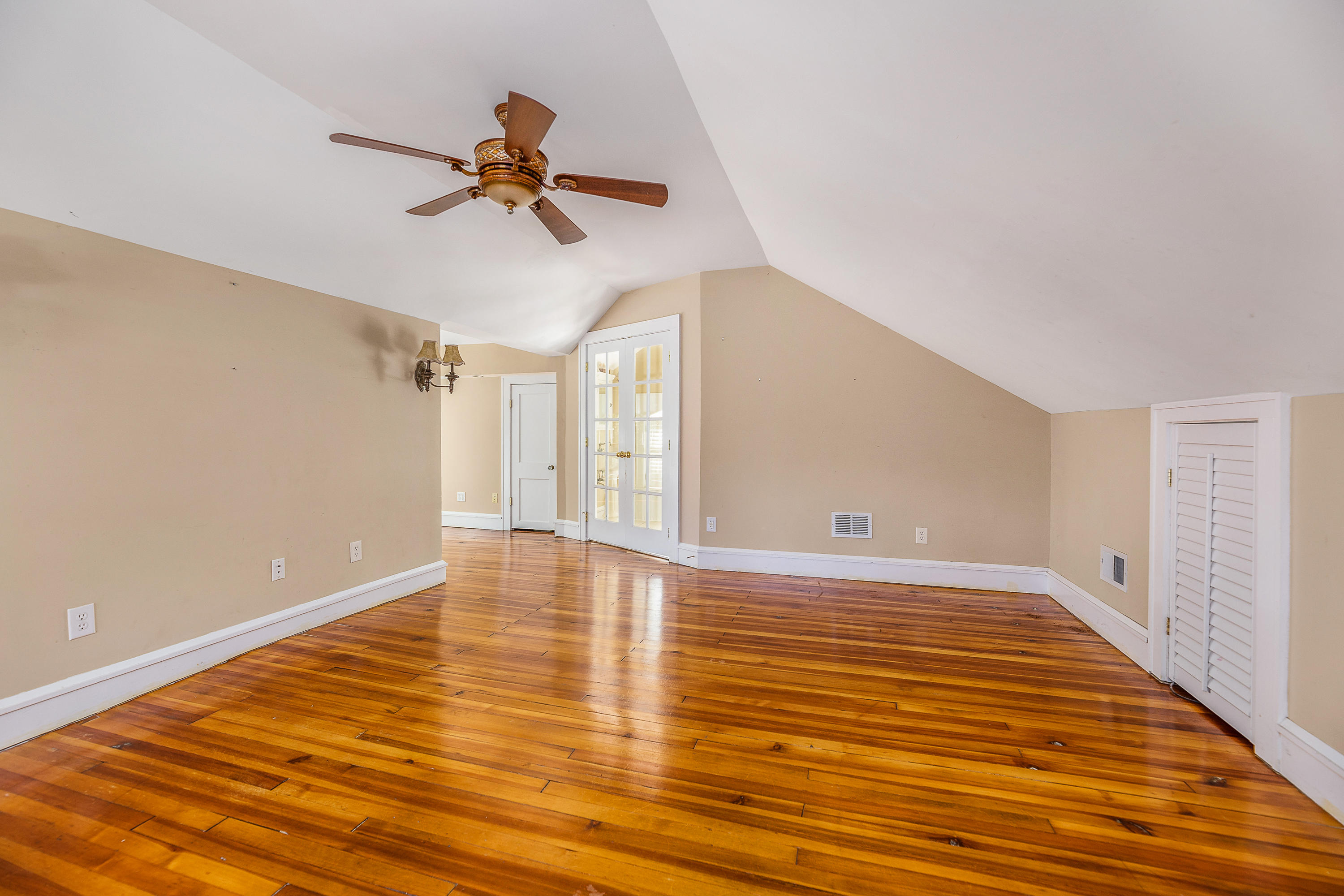 2019 Carter Road Southwest Roanoke, VA 24015 - Photo 28 of 31 Master Suite