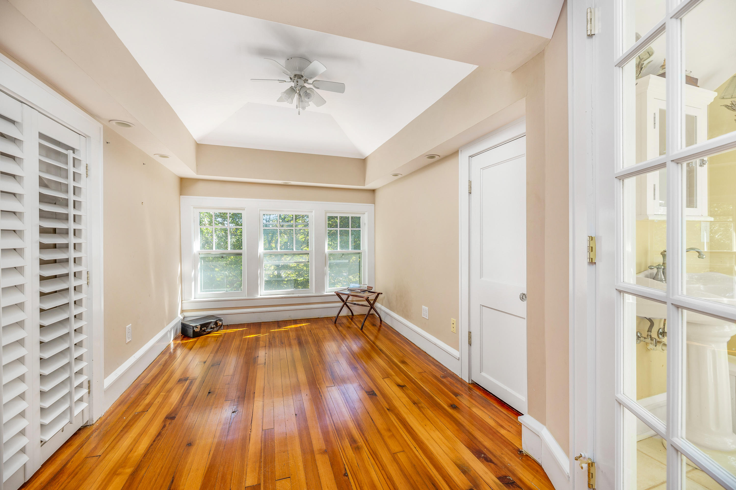 2019 Carter Road Southwest Roanoke, VA 24015 - Photo 29 of 31 Master Suite
