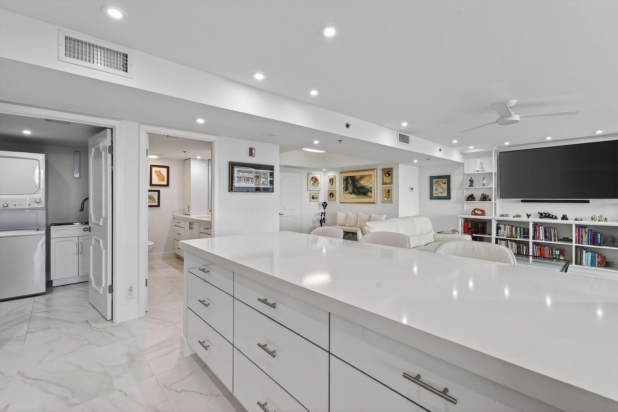 5280 North Ocean Drive, Unit 11F Singer Island, FL 33404 - Photo 7 of 97 5280NOceanDr#11F(27)