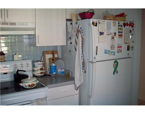 136 South Cypress Road, Unit 321 Pompano Beach, FL 33060 - Photo 4 of 25 Kitchen