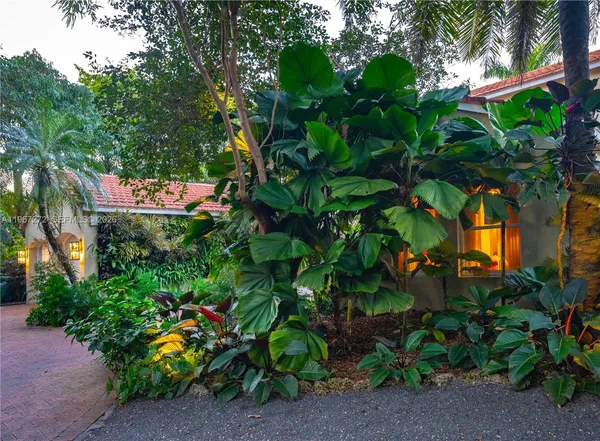 $8,498,000 | 4867 Southwest 82nd Street, Miami, FL 33143