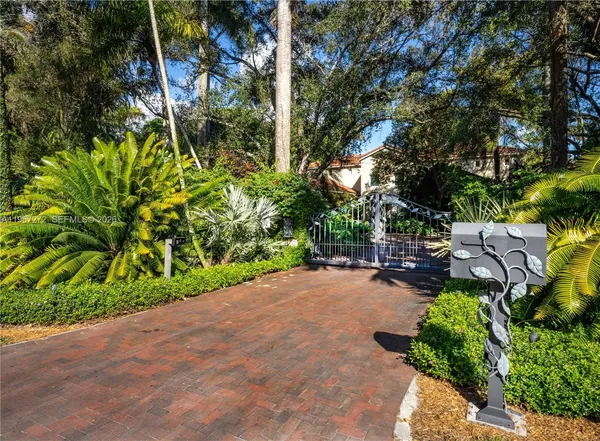 $8,498,000 | 4867 Southwest 82nd Street, Miami, FL 33143