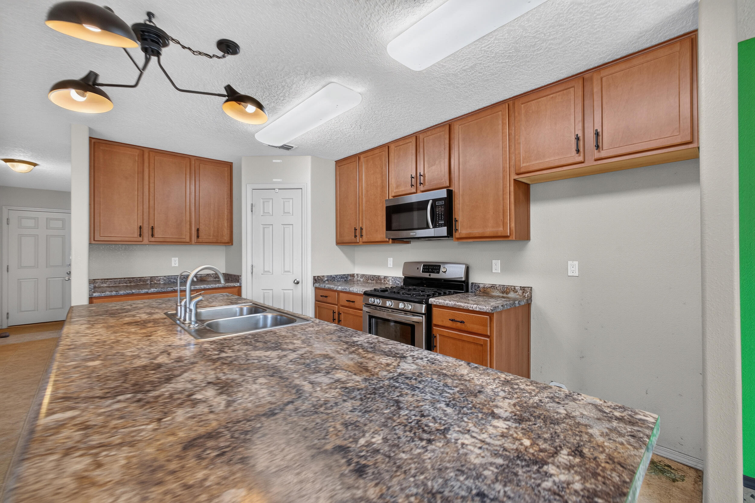 11824 Native Dancer Road Southeast Albuquerque, NM 87123 - Photo 8 of 40 Gallery Image 8