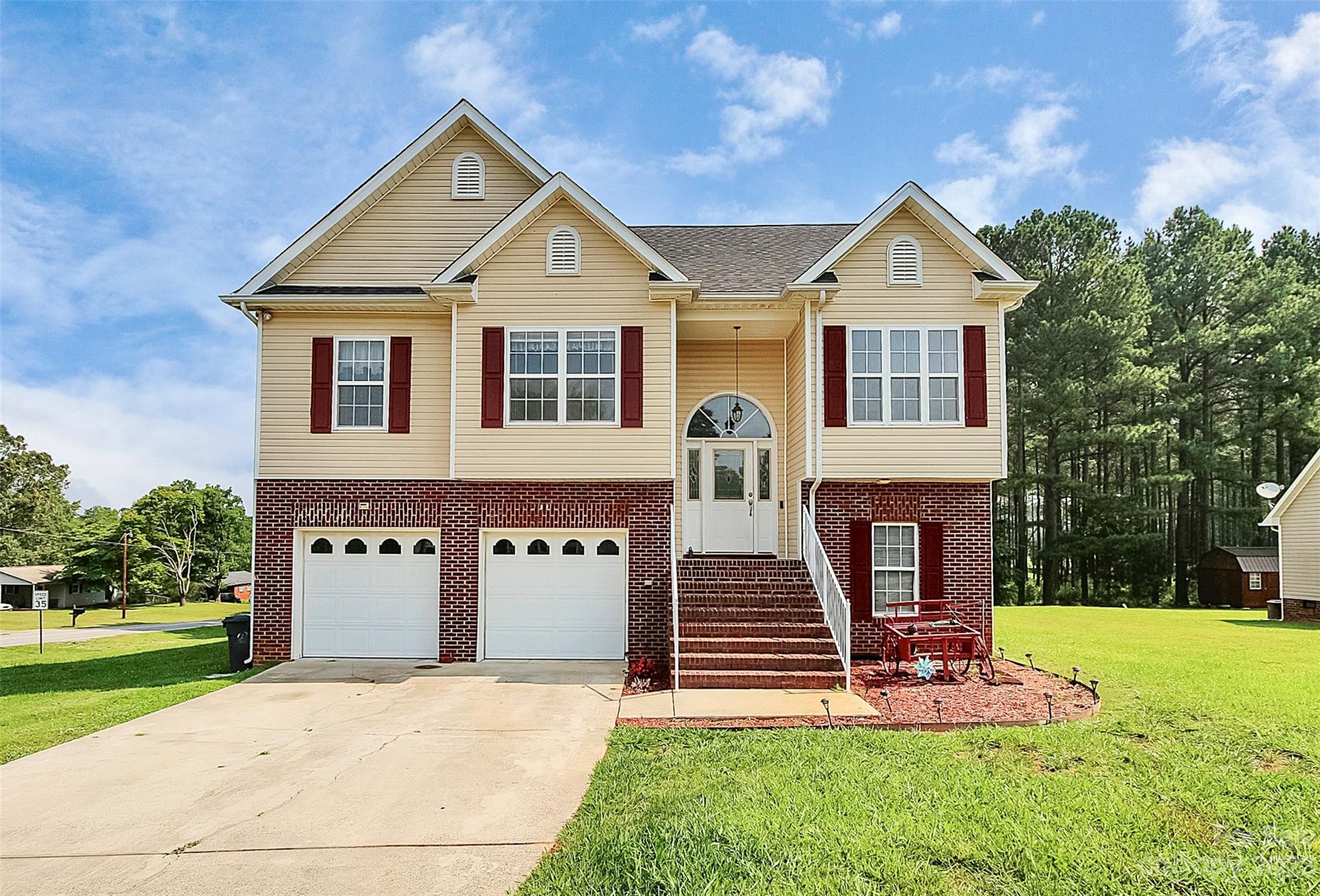 506 Durham Road Stanley, NC 28164 - Photo 2 of 38 Gallery Image 2